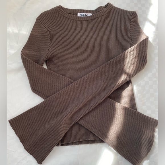 Bell Sleeve Sweater - Picture 2 of 4